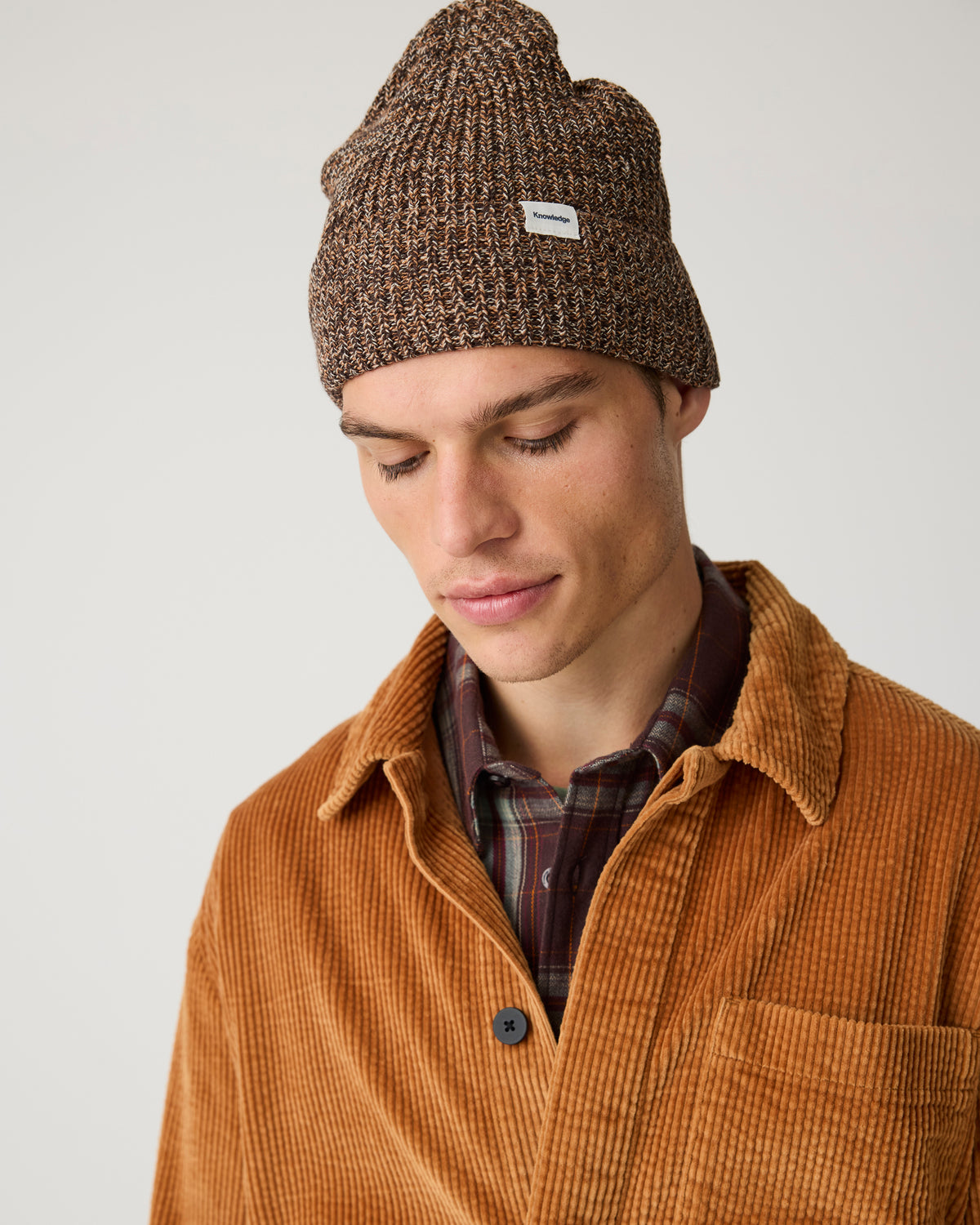 Twisted yarn beanie - Chocolate Torte