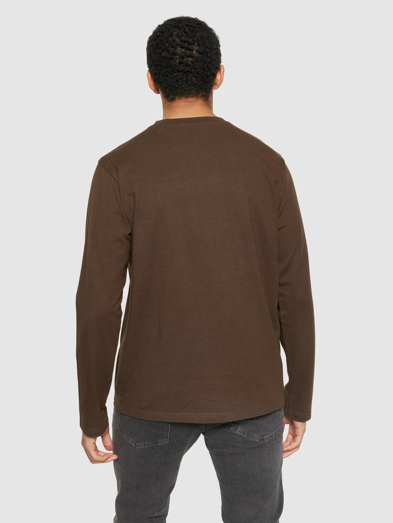 KnowledgeCotton Apparel - MEN Badge long sleeve Long Sleeves 1243 Demitasse (brown)