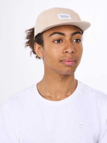 KnowledgeCotton Apparel - UNI Barckley cap with badge Caps 1228 Light feather gray