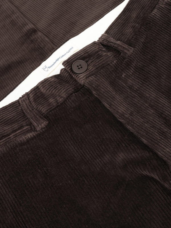 KnowledgeCotton Apparel - MEN CHUCK regular 8-wales corduroy chino pants Pants 1487 Chocolate Torte