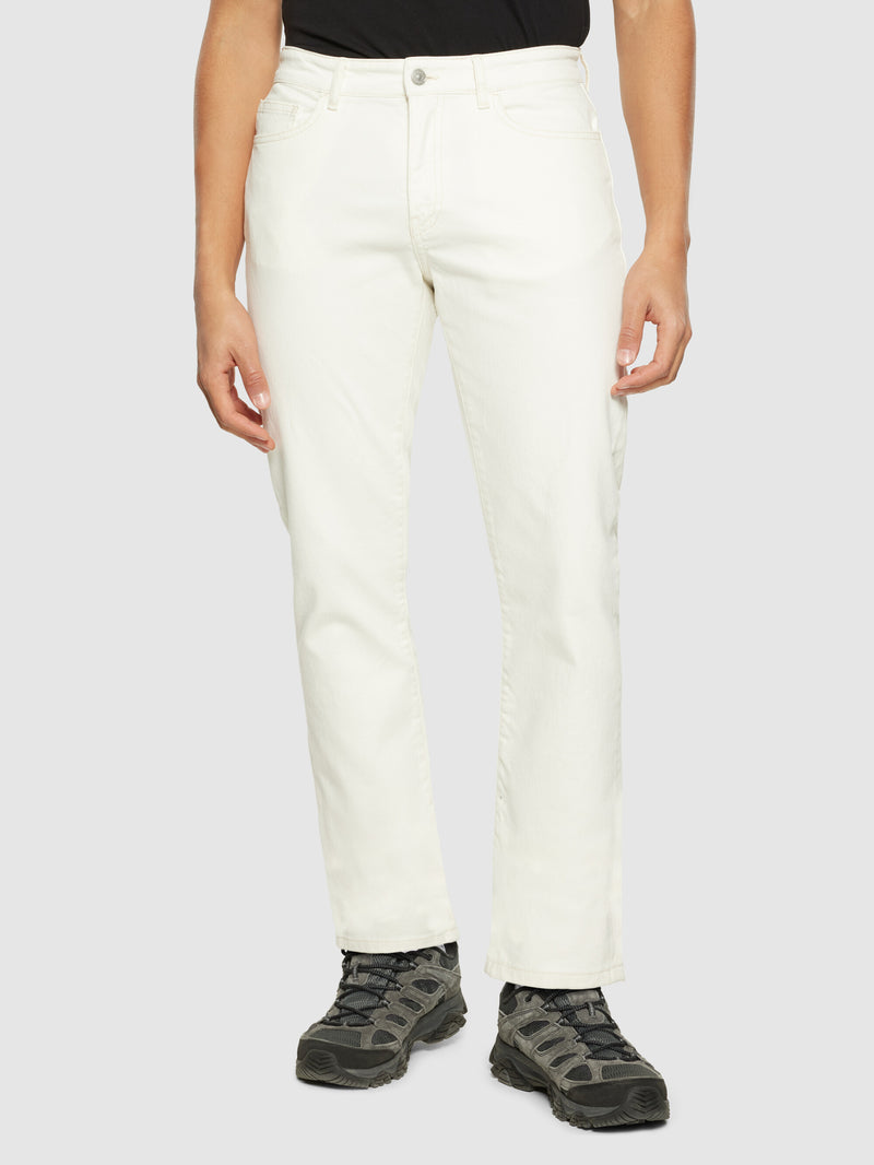 KnowledgeCotton Apparel - MEN CHUCK regular garment dyed 5-pocket pant - GOTS/Vegan Denim jeans 1387 Egret