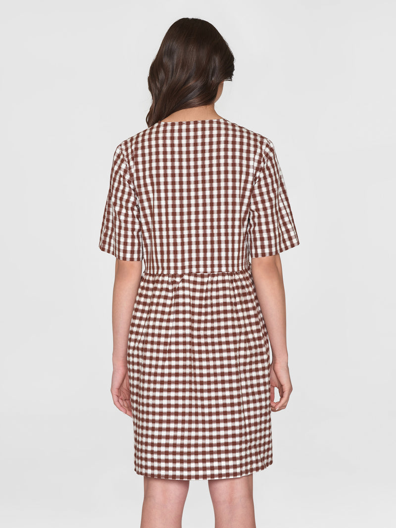 KnowledgeCotton Apparel - WMN Cross over A-shape seersucker checkered dress - GOTS/Vegan Dresses 7026 Brown check