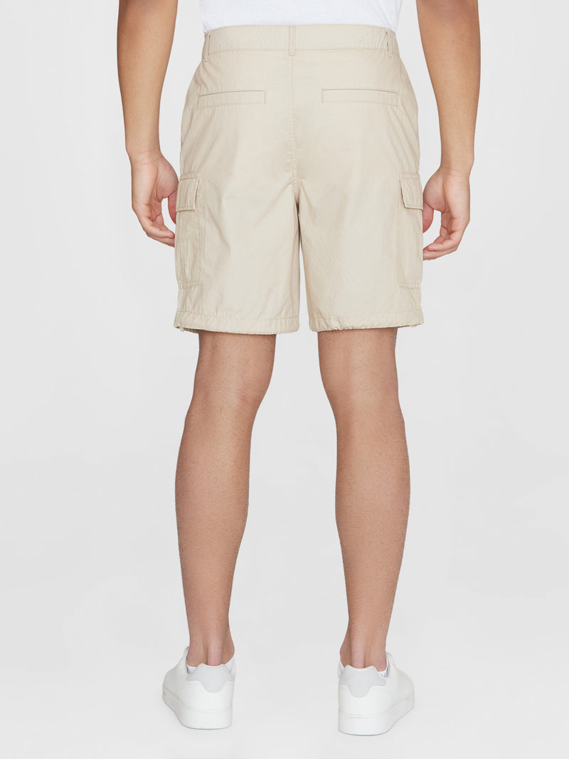 KnowledgeCotton Apparel - MEN FIG loose cargo poplin shorts - GOTS/Vegan Shorts 1228 Light feather gray