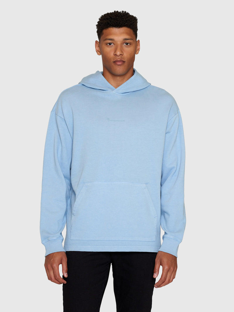 KnowledgeCotton Apparel - MEN Loose fit hood sweat with logo chest print - GOTS/Vegan Sweats 1322 Asley Blue