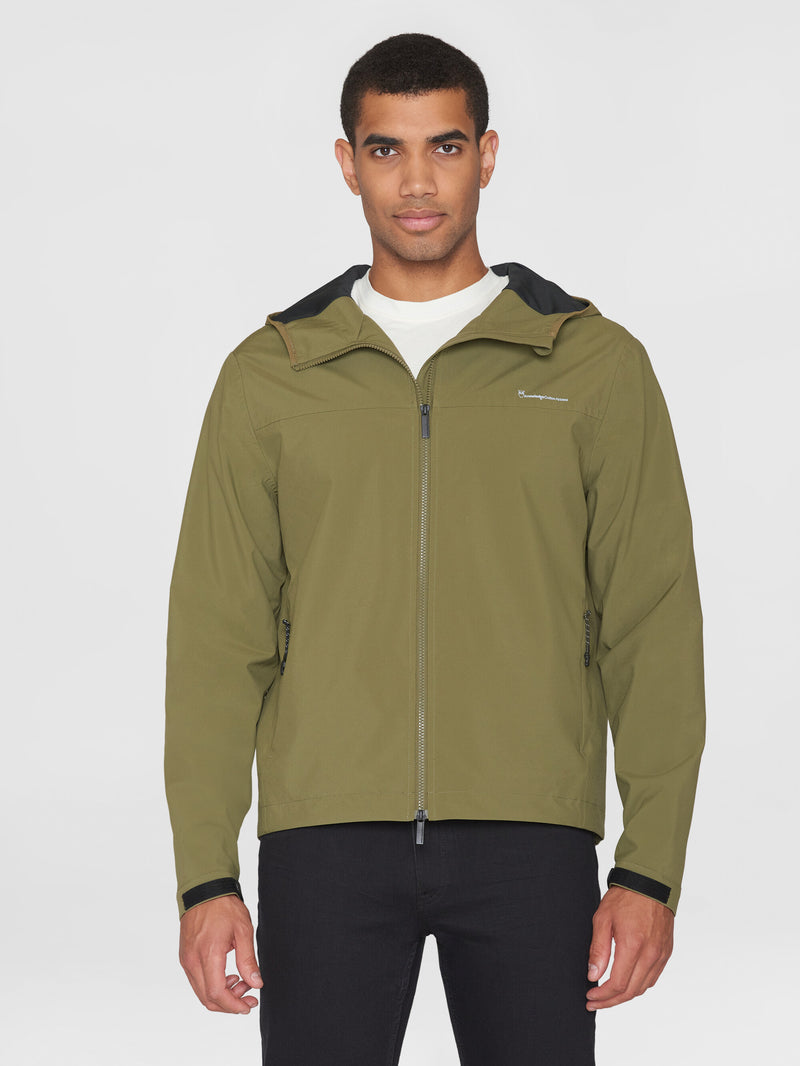 KnowledgeCotton Apparel - MEN NORDENVIND™ Light shell jacket - GRS/Vegan Jackets 1068 Burned Olive