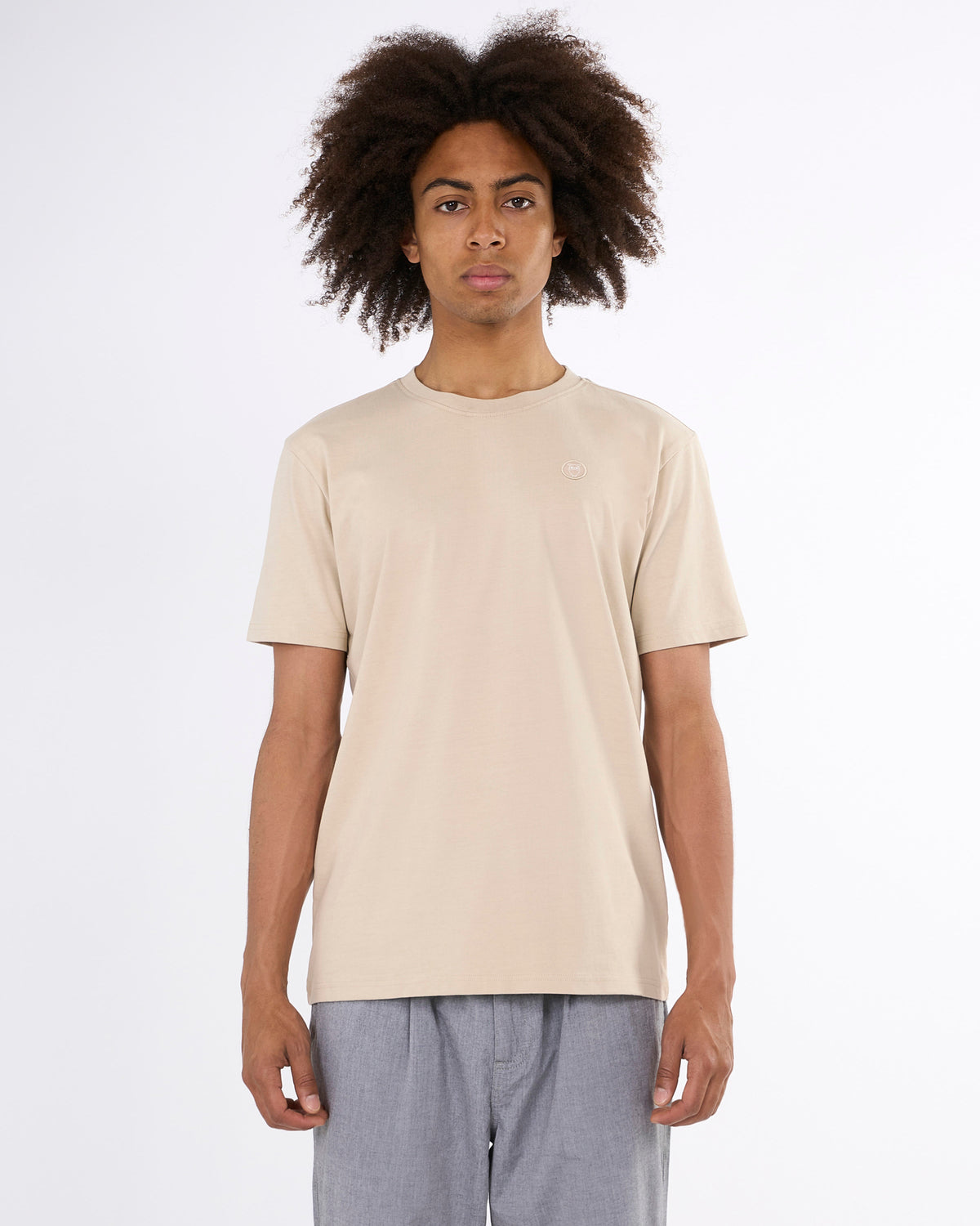 KnowledgeCotton Apparel - MEN Regular fit Badge t-shirt T-shirts 1228 Light feather gray