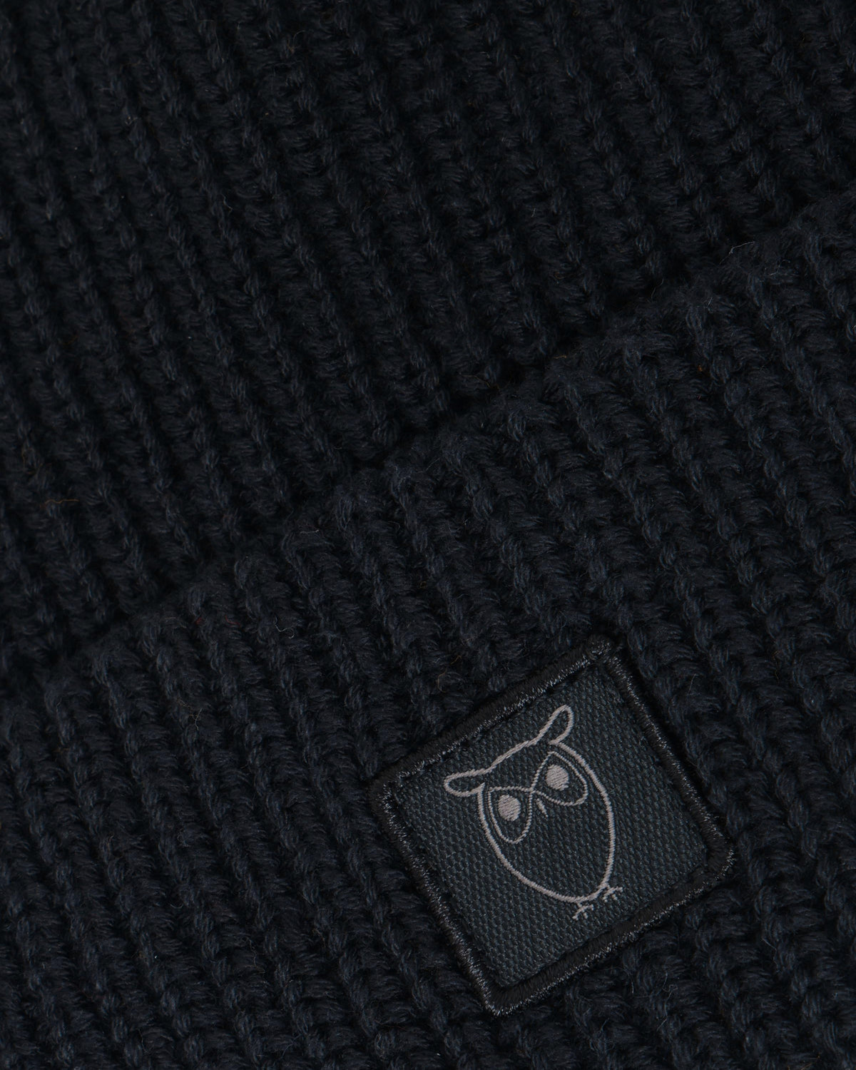 KnowledgeCotton Apparel - UNI Rib badge beanie Hats 1300 Black Jet