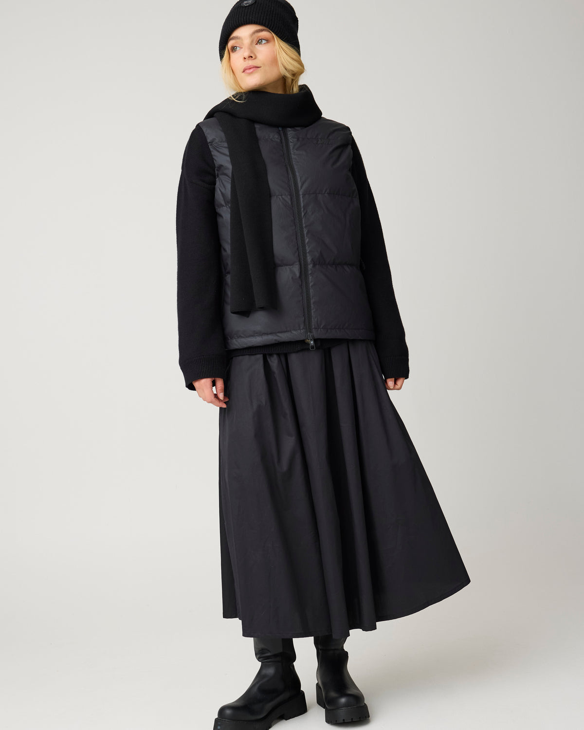 KnowledgeCotton Apparel - WMN Vent 90 puffer vest Vests 1300 Black Jet